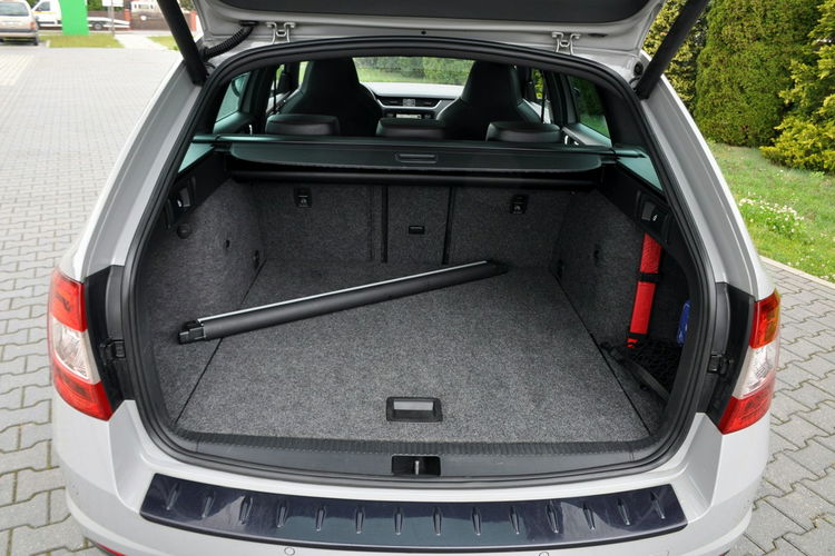 Skoda Octavia 2.0TDI(184KM) VRS Xenon Led Navi Panorama Skóry Reling F1 Alu18"ASO zdjęcie 37