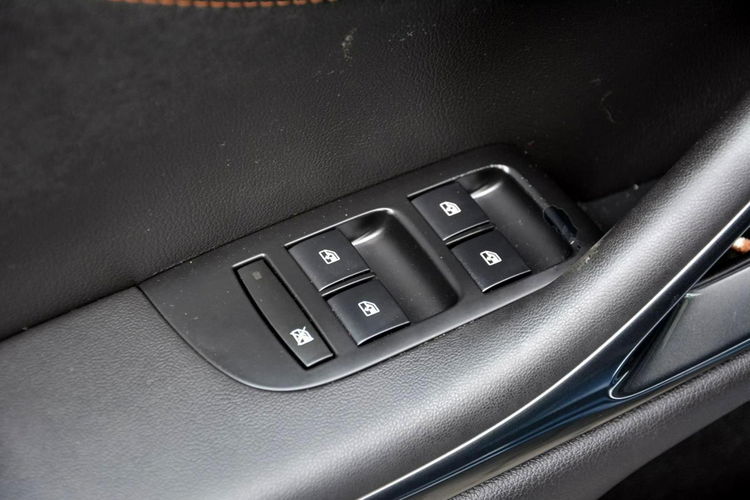 Opel Zafira Cosmo 7-Foteli Navi Skóry Ledy Xenon Parktronik Bagażnik Rowerowy zdjęcie 31