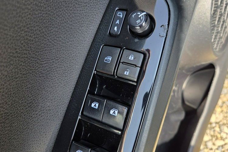 Toyota Prius 1.8 HSD 136KM Hand free Kamera Navi Ast. pasa Distronic Serwis zdjęcie 27