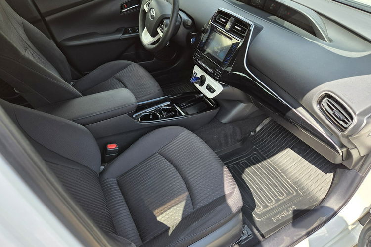 Toyota Prius 1.8 HSD 136KM Hand free Kamera Navi Ast. pasa Distronic Serwis zdjęcie 9
