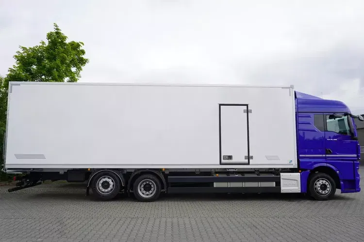 MAN TGX 26.400 / NOWA chłodnia IGLOOCAR 20 palety / 6x2 / 2024 / 2 szt. zdjęcie 7