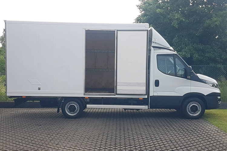 Iveco Daily 35S15 3.0 KLIMA 8EP KONTENER 4.22x2.10x2.11 AC KRAJOWY DMC 3500 KG zdjęcie 21