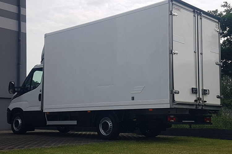 Iveco Daily 35S15 3.0 KLIMA 8EP KONTENER 4.22x2.10x2.11 AC KRAJOWY DMC 3500 KG zdjęcie 27