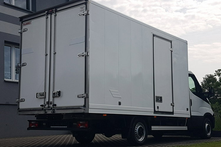 Iveco Daily 35S15 3.0 KLIMA 8EP KONTENER 4.22x2.10x2.11 AC KRAJOWY DMC 3500 KG zdjęcie 28