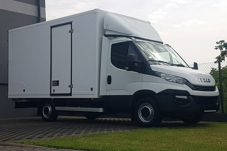 Iveco Daily 35S15 3.0 KLIMA 8EP KONTENER 4.22x2.10x2.11 AC KRAJOWY DMC 3500 KG zdjęcie 29