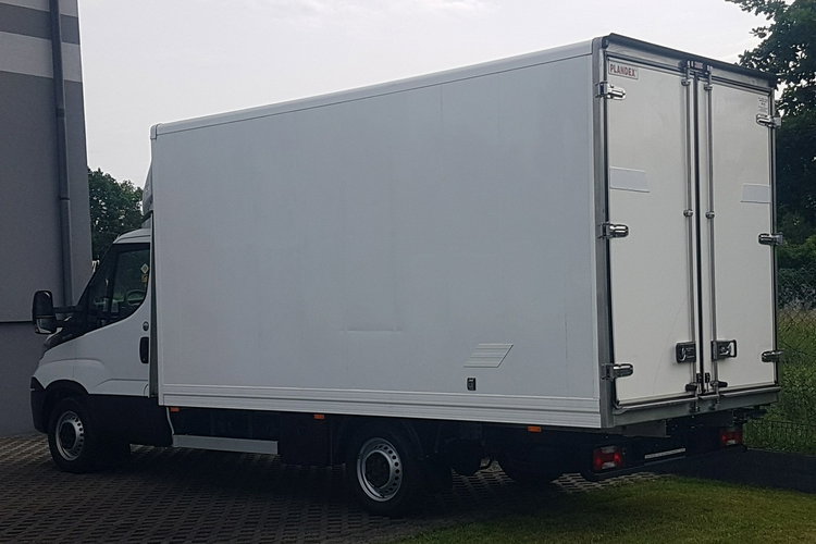 Iveco Daily 35S15 3.0 KLIMA 8EP KONTENER 4.22x2.10x2.11 AC KRAJOWY DMC 3500 KG zdjęcie 3