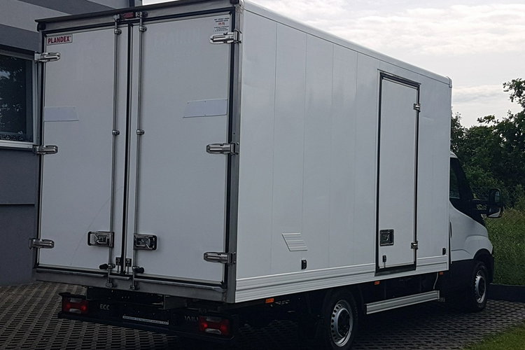 Iveco Daily 35S15 3.0 KLIMA 8EP KONTENER 4.22x2.10x2.11 AC KRAJOWY DMC 3500 KG zdjęcie 4