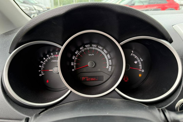 Kia Venga automat, navi, kamera, klimatronic zdjęcie 8