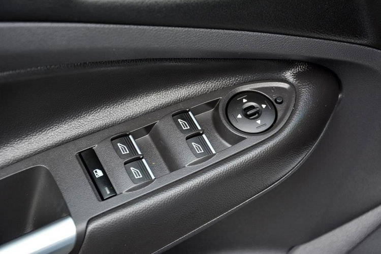 Ford Kuga 2.0TDCi(150KM) 144 tyś Navi Tablet Skóry Klimatronik Alu17" ASO zdjęcie 31