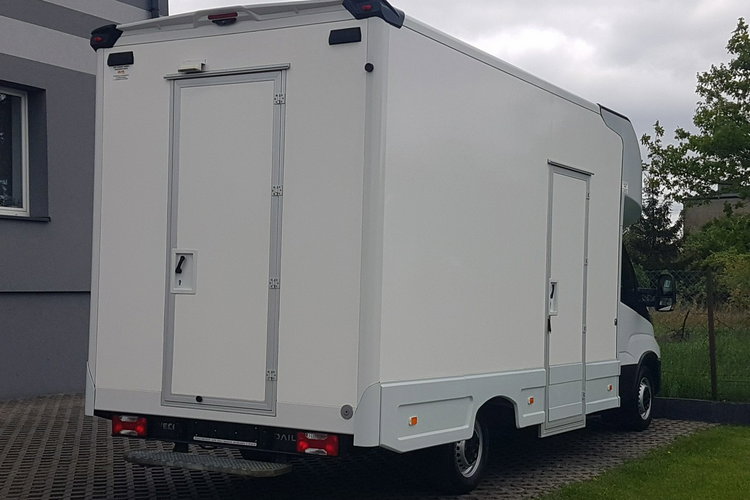 Iveco Daily KONTENER NISKOPODŁOGOWY 4.43x2.23x2.42 SKLEP BAR FOODTRUCK KAMPER AC zdjęcie 4