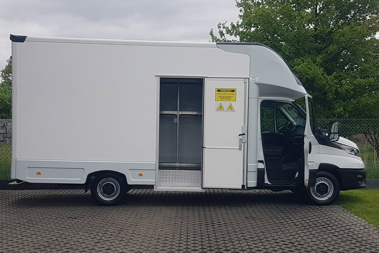 Iveco Daily KONTENER NISKOPODŁOGOWY 4.43x2.23x2.42 SKLEP BAR FOODTRUCK KAMPER AC zdjęcie 20