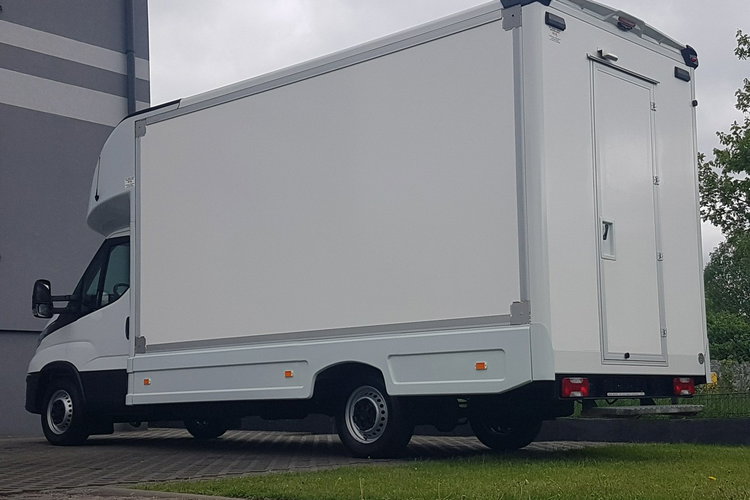 Iveco Daily KONTENER NISKOPODŁOGOWY 4.43x2.23x2.42 SKLEP BAR FOODTRUCK KAMPER AC zdjęcie 28