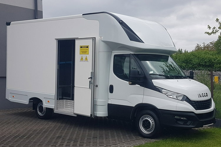 Iveco Daily KONTENER NISKOPODŁOGOWY 4.43x2.23x2.42 SKLEP BAR FOODTRUCK KAMPER AC zdjęcie 37