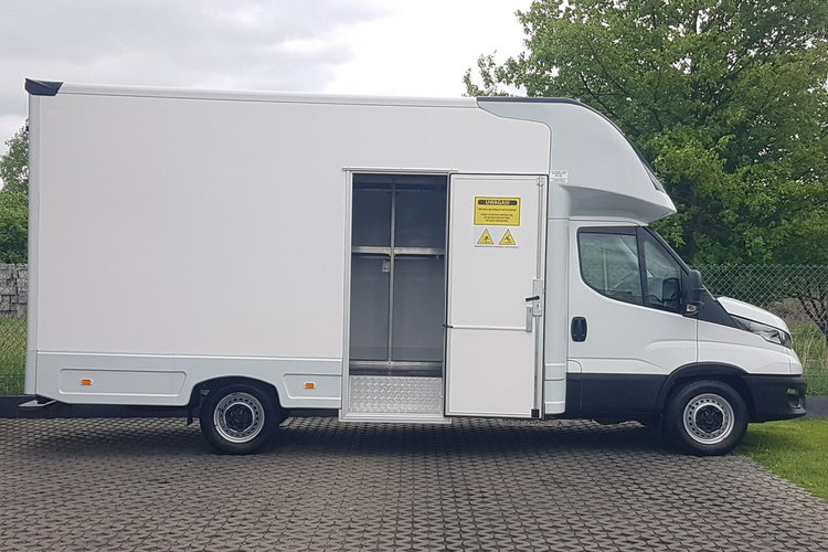 Iveco Daily KONTENER NISKOPODŁOGOWY 4.43x2.23x2.42 SKLEP BAR FOODTRUCK KAMPER AC zdjęcie 39