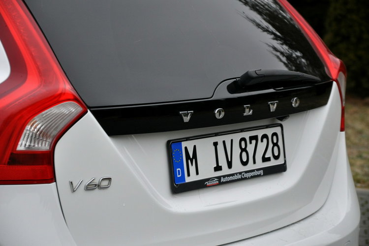Volvo V60 2.0d(225KM) RDesign RadarACC Virtual Led Xenon Navi Kamera Skóry Alu18 zdjęcie 16