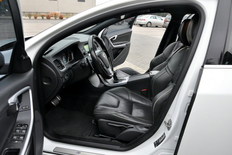 Volvo V60 2.0d(225KM) RDesign RadarACC Virtual Led Xenon Navi Kamera Skóry Alu18 zdjęcie 22