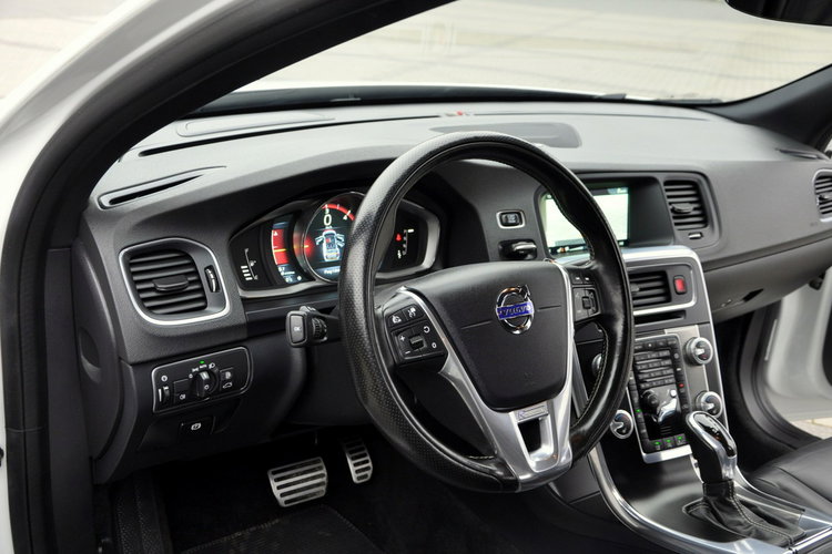 Volvo V60 2.0d(225KM) RDesign RadarACC Virtual Led Xenon Navi Kamera Skóry Alu18 zdjęcie 23