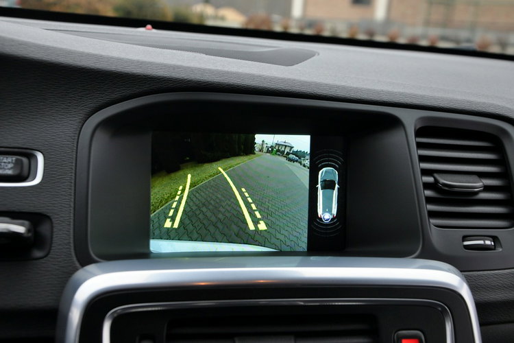 Volvo V60 2.0d(225KM) RDesign RadarACC Virtual Led Xenon Navi Kamera Skóry Alu18 zdjęcie 33