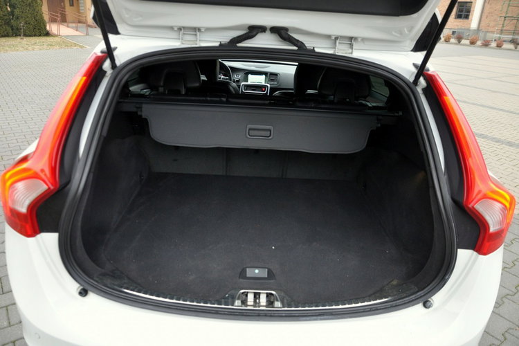 Volvo V60 2.0d(225KM) RDesign RadarACC Virtual Led Xenon Navi Kamera Skóry Alu18 zdjęcie 38