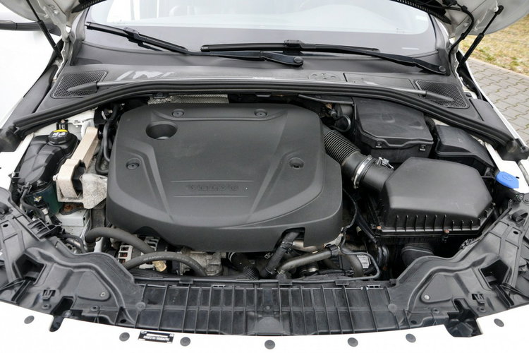 Volvo V60 2.0d(225KM) RDesign RadarACC Virtual Led Xenon Navi Kamera Skóry Alu18 zdjęcie 39