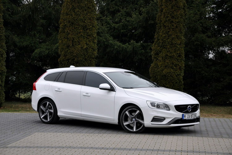 Volvo V60 2.0d(225KM) RDesign RadarACC Virtual Led Xenon Navi Kamera Skóry Alu18 zdjęcie 4