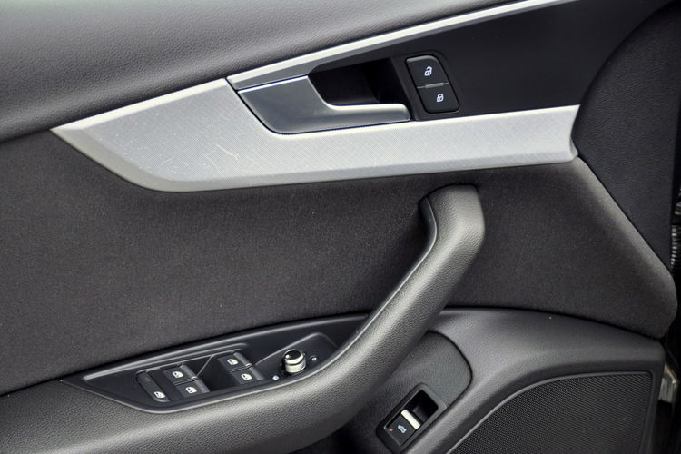 Audi A4 2.0TDI(150KM)*Lift*Xenon*Led*Duża Navi*Welur*Chrom*El.Klapa*Alu18"ASO zdjęcie 35