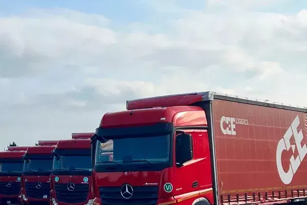 samochód ciężarowy Mercedes zdjęcie 1