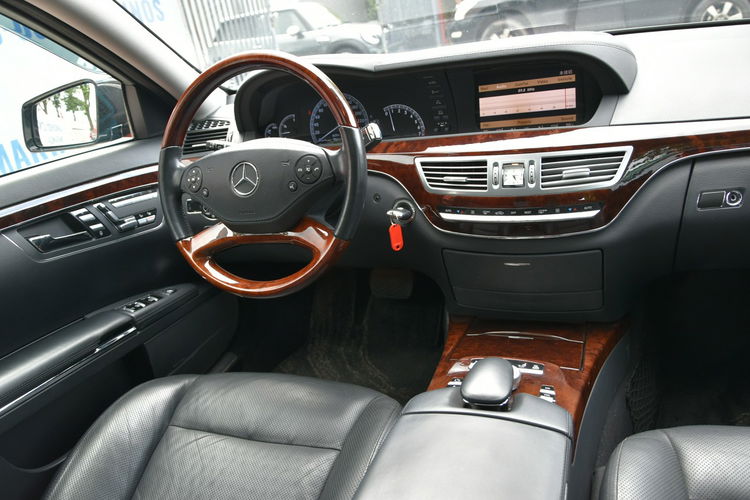 Mercedes S 550 S550 LONG 5.5 V8 388KM 2010r. Japonia 96tkm H/K Kamera ideał zdjęcie 17