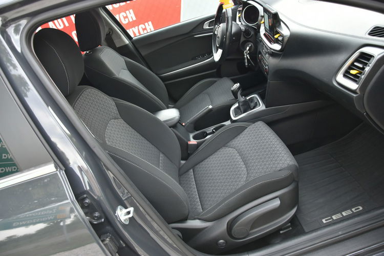Kia Cee'd 1.6CRDi 116KM Manual XI.2018r. Climatronic NAVi Kamera Isofix TEMPOMAT zdjęcie 30