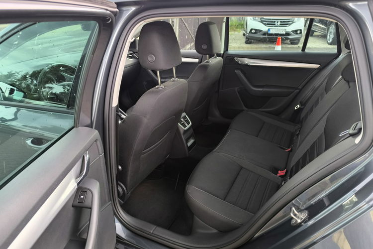 Skoda Octavia 1.6 TDi 116KM Klimatronic Navi zdjęcie 17
