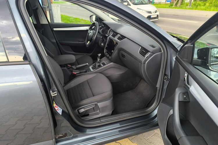 Skoda Octavia 1.6 TDi 116KM Klimatronic Navi zdjęcie 19