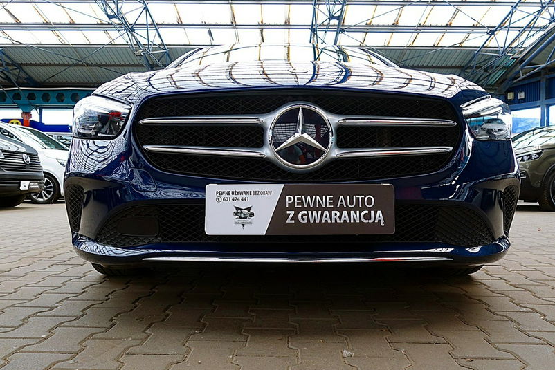 samochód osobowy Mercedes zdjęcie 1