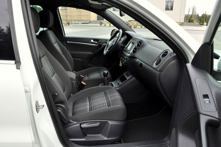 Volkswagen Tiguan 2.0TDI(150KM) Lift Lounge Duża Navi Kamera Klimatronik I Wł Alu18"ASO zdjęcie 17