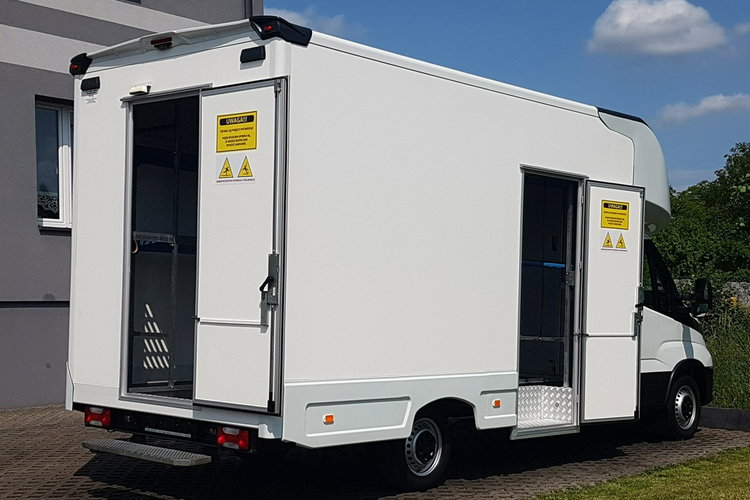 Iveco Daily KONTENER NISKOPODŁOGOWY 4.43x2.23x2.42 SKLEP BAR FOODTRUCK KAMPER AC zdjęcie 34