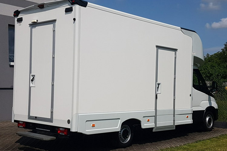 Iveco Daily KONTENER NISKOPODŁOGOWY 4.43x2.23x2.42 SKLEP BAR FOODTRUCK KAMPER AC zdjęcie 4