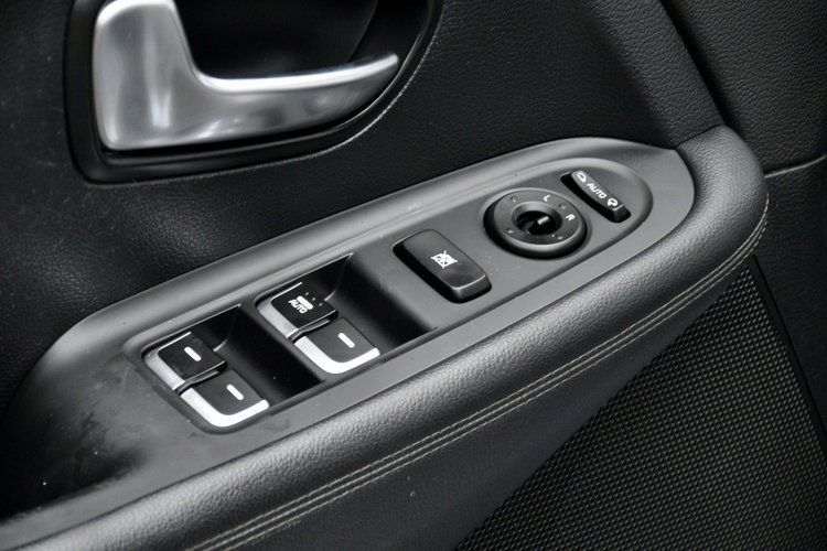 Kia Carens 1.7CRDI(141KM) 96tyś.km Led Navi Kamera Grzana Kierownica Alu17"ASO zdjęcie 37