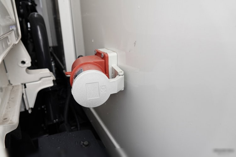 MAN TGM 12.290 / 4x2 / CHŁODNIA 6, 5 M / AGREGAT THERMO KING T-600 R  / WINDA ZAŁADOWCZA DHOLLANDIA / SPROWADZONY  zdjęcie 34