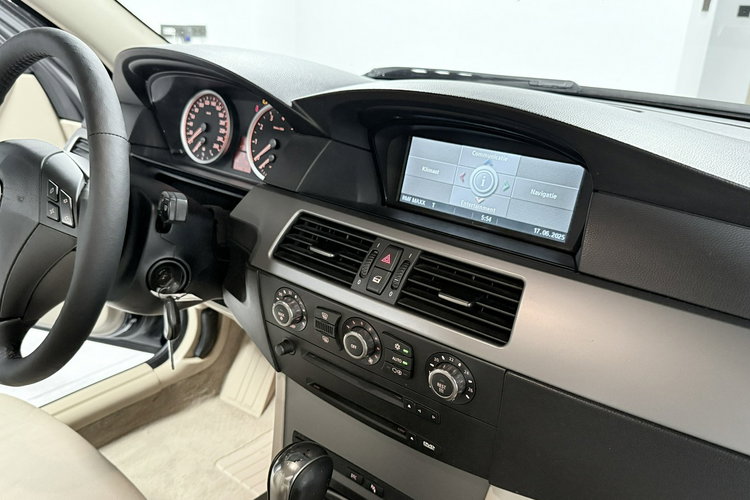 BMW 525 525i 218KM Exclusive Skóry Bi-XenonNavi Professional Komfortsitze zdjęcie 19
