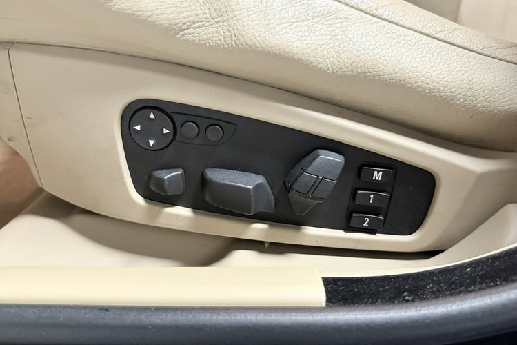 BMW 525 525i 218KM Exclusive Skóry Bi-XenonNavi Professional Komfortsitze zdjęcie 36