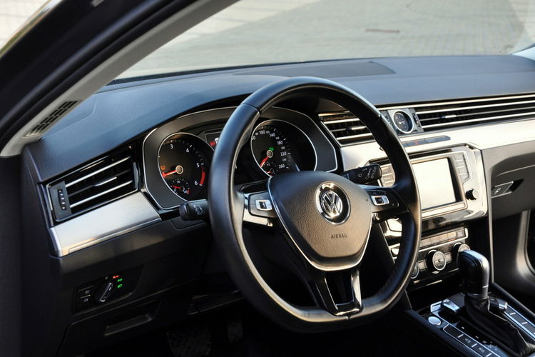 Volkswagen Passat 2.0TDI(190KM) Full Led Radar ACC Skóry Masaże Reling F1 Alu18"ASO VW zdjęcie 22