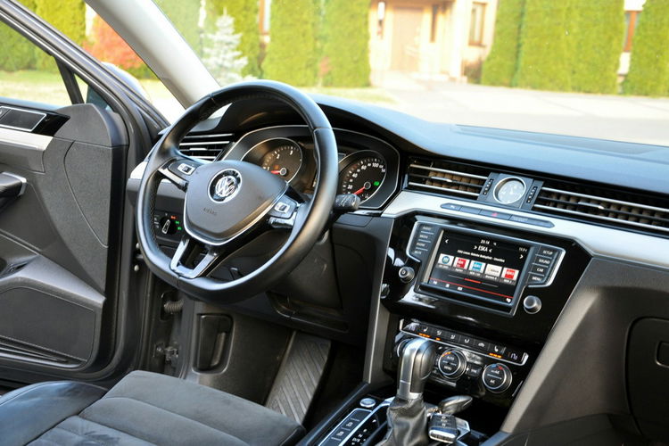 Volkswagen Passat 2.0TDI(190KM) Full Led Radar ACC Skóry Masaże Reling F1 Alu18"ASO VW zdjęcie 26
