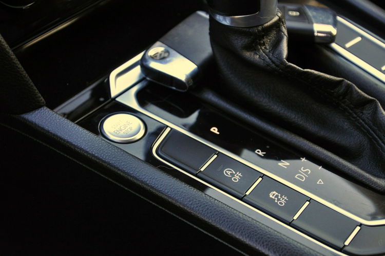 Volkswagen Passat 2.0TDI(190KM) Full Led Radar ACC Skóry Masaże Reling F1 Alu18"ASO VW zdjęcie 35