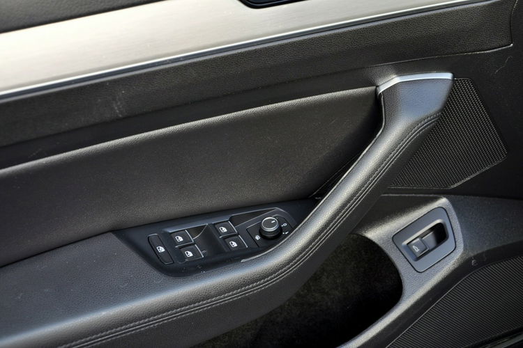 Volkswagen Passat 2.0TDI(190KM) Full Led Radar ACC Skóry Masaże Reling F1 Alu18"ASO VW zdjęcie 37