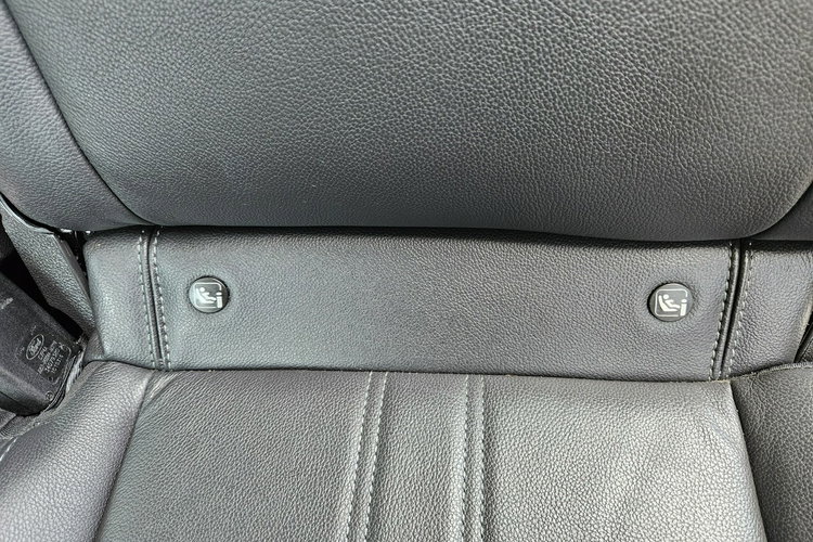 Ford C-Max 1 właściciel / Nawigacja / Kamera / Podgrzewane fotele / Tempomat zdjęcie 18