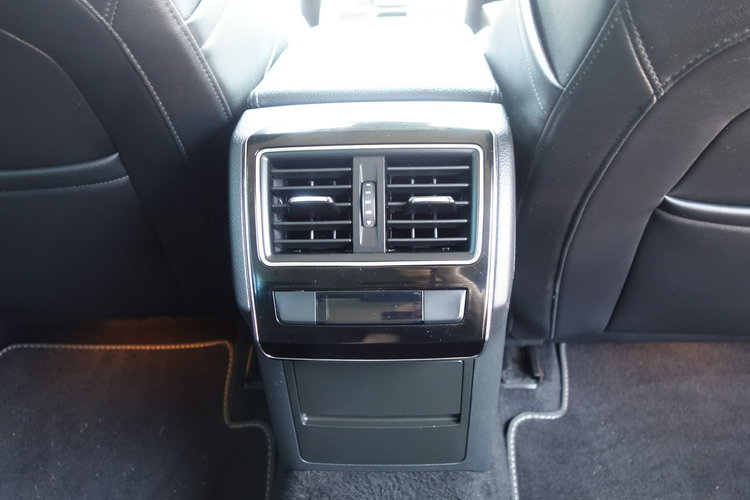 Superb Skoda Superb 2016 2.0 TDI 190km automat dobrze wyposażona zdjęcie 13