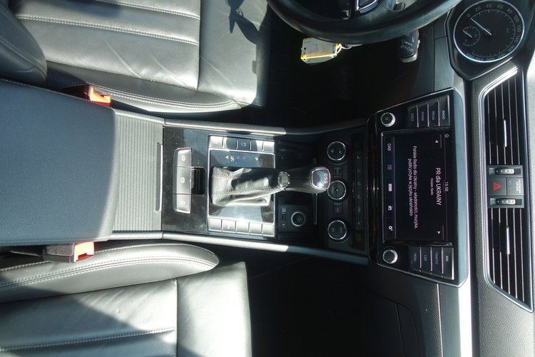 Superb Skoda Superb 2016 2.0 TDI 190km automat dobrze wyposażona zdjęcie 8