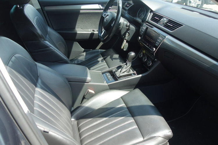 Superb Skoda Superb 2016 2.0 TDI 190km automat dobrze wyposażona zdjęcie 9