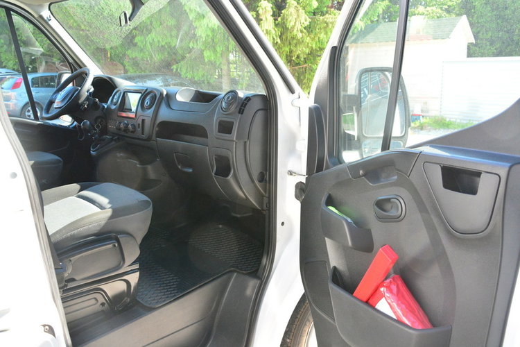 Renault Master średniak L2H2 3 osobowy blaszak pełna opcja regały serwis 130KM zdjęcie 8