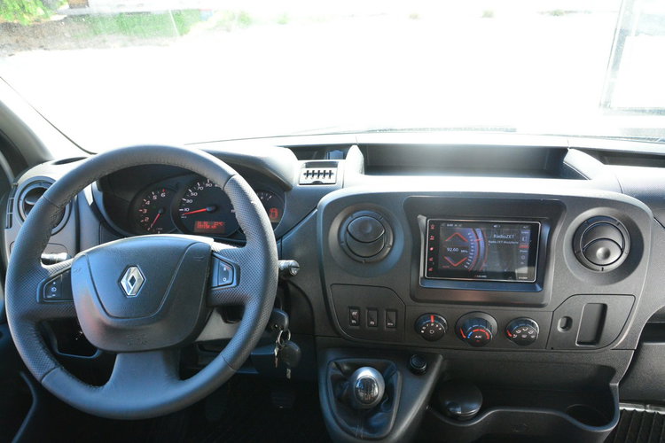 Renault Master średniak L2H2 3 osobowy blaszak pełna opcja regały serwis 130KM zdjęcie 9