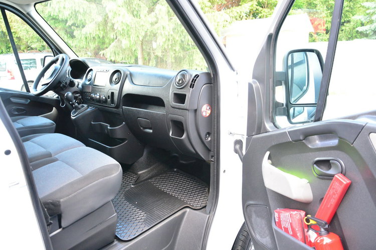 Renault Master średniak L2H2 3 osobowy blaszak pełna opcja regały serwis zdjęcie 7